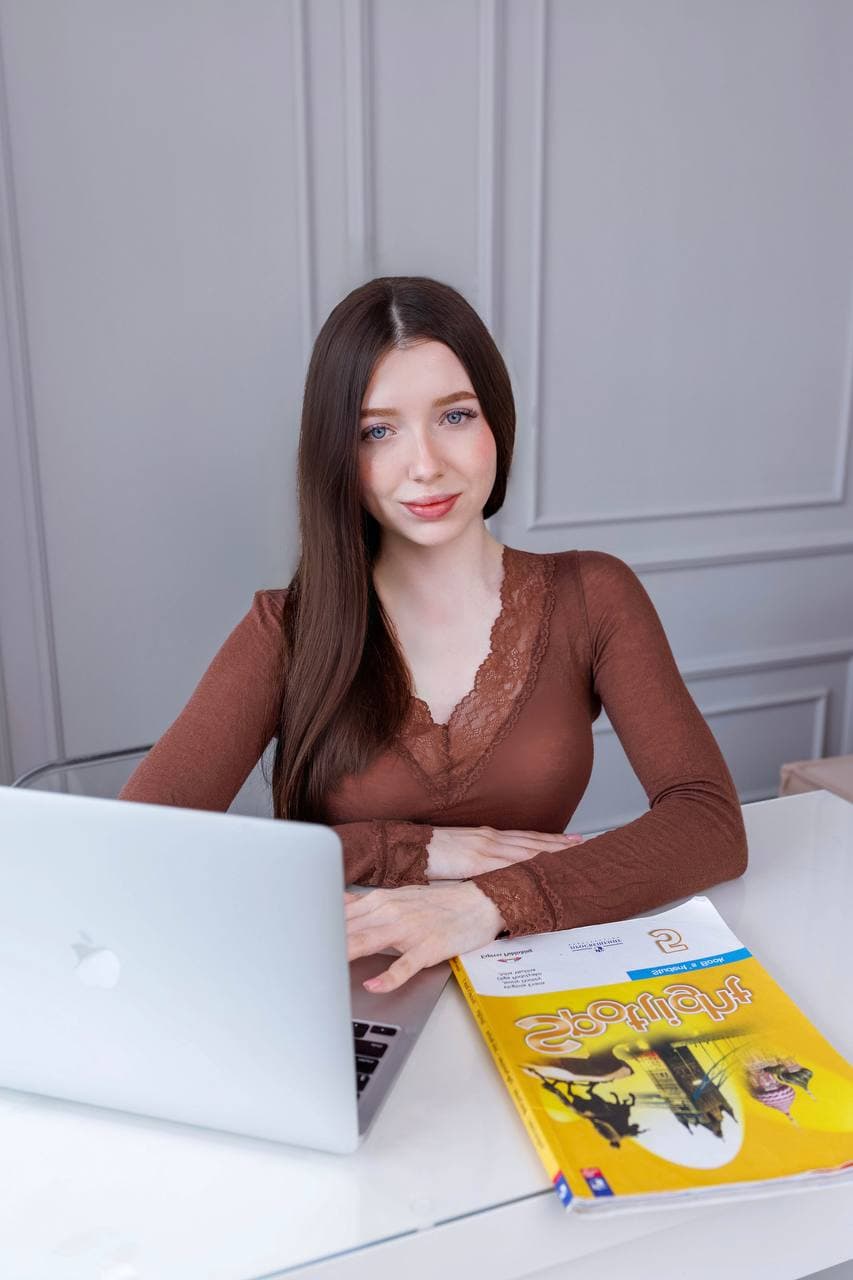 Полина — основатель онлайн-школы английского языка English Dome, сертифицированный преподаватель TESOL и TEFL